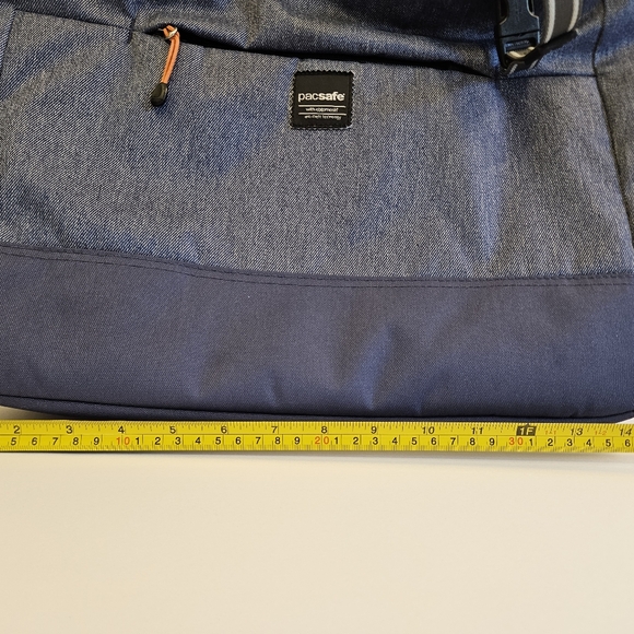 Pacsafe Slingsafe Lx250 Anti-Theft Tote, Denim with laptop compartment. - Picture 12 of 13